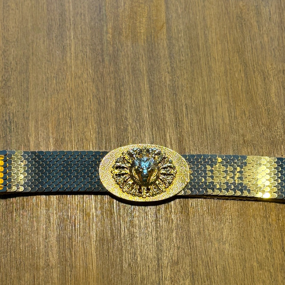 COPY - Vintage gold tone fish scale stretchy belt with lion head buckle .